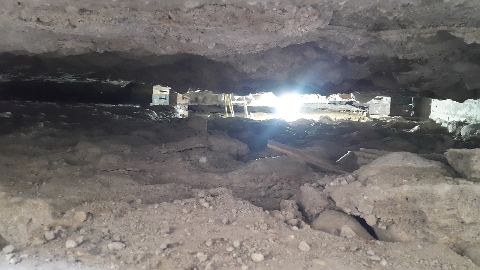 اصلاح نشست و شاقول سازی ساختمان مسکونی بتن آرمه 7 طبقه به وزن 1700 تن با نشست نامتقارن 55 سانتیمتر بیدبلند
