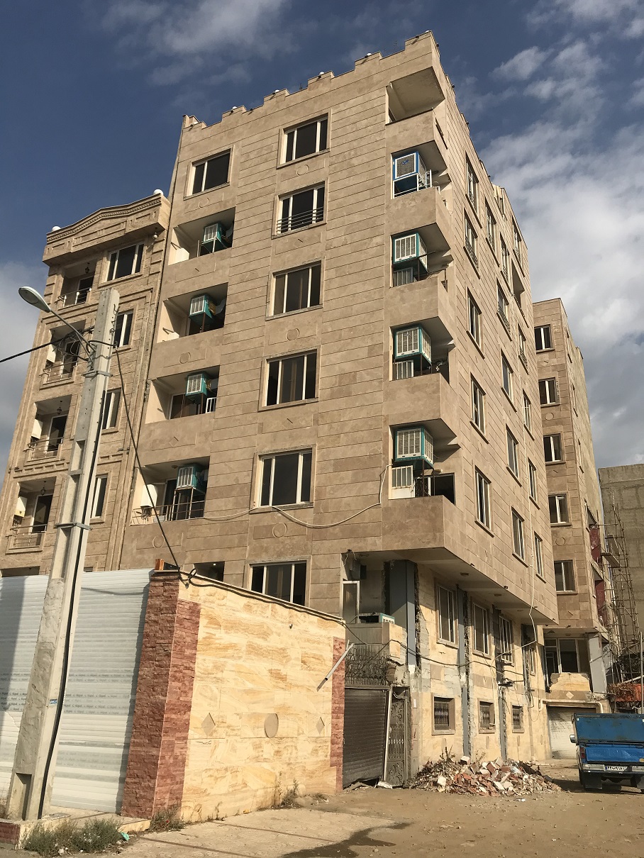 ساختمان مسکونی بتن آرمه 7 طبقه به وزن 4000 تن با نشست نامتقارن 38 سانتیمتر