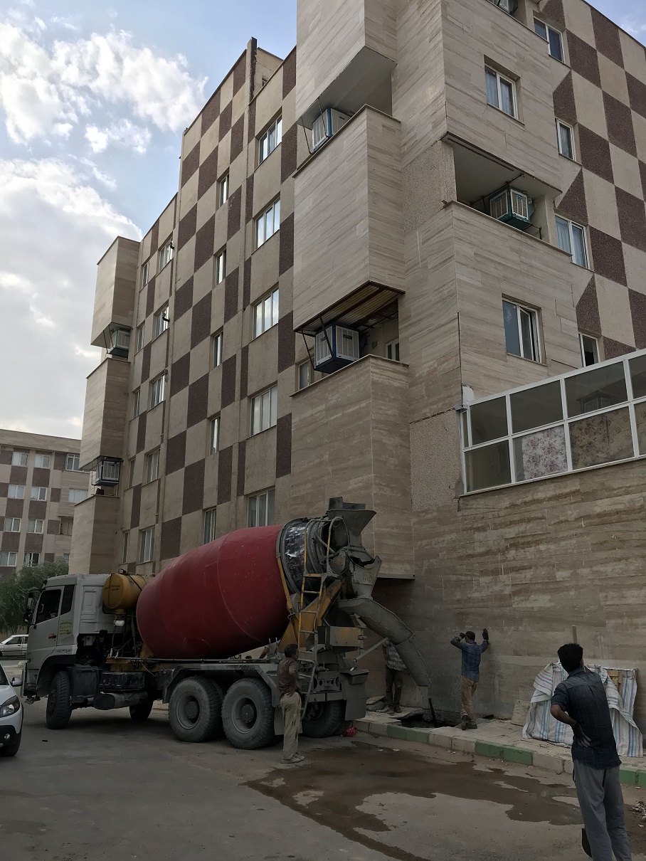 اصلاح نشست و شاقول سازی ساختمان مسکونی اسکلت فلزی 5 طبقه به وزن 2000 تن با نشست متمرکز 10 سانتیمتر